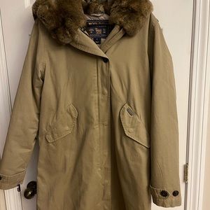 WOOLRICH WOMANS WINTER COAT SIZE MEDIUM 10